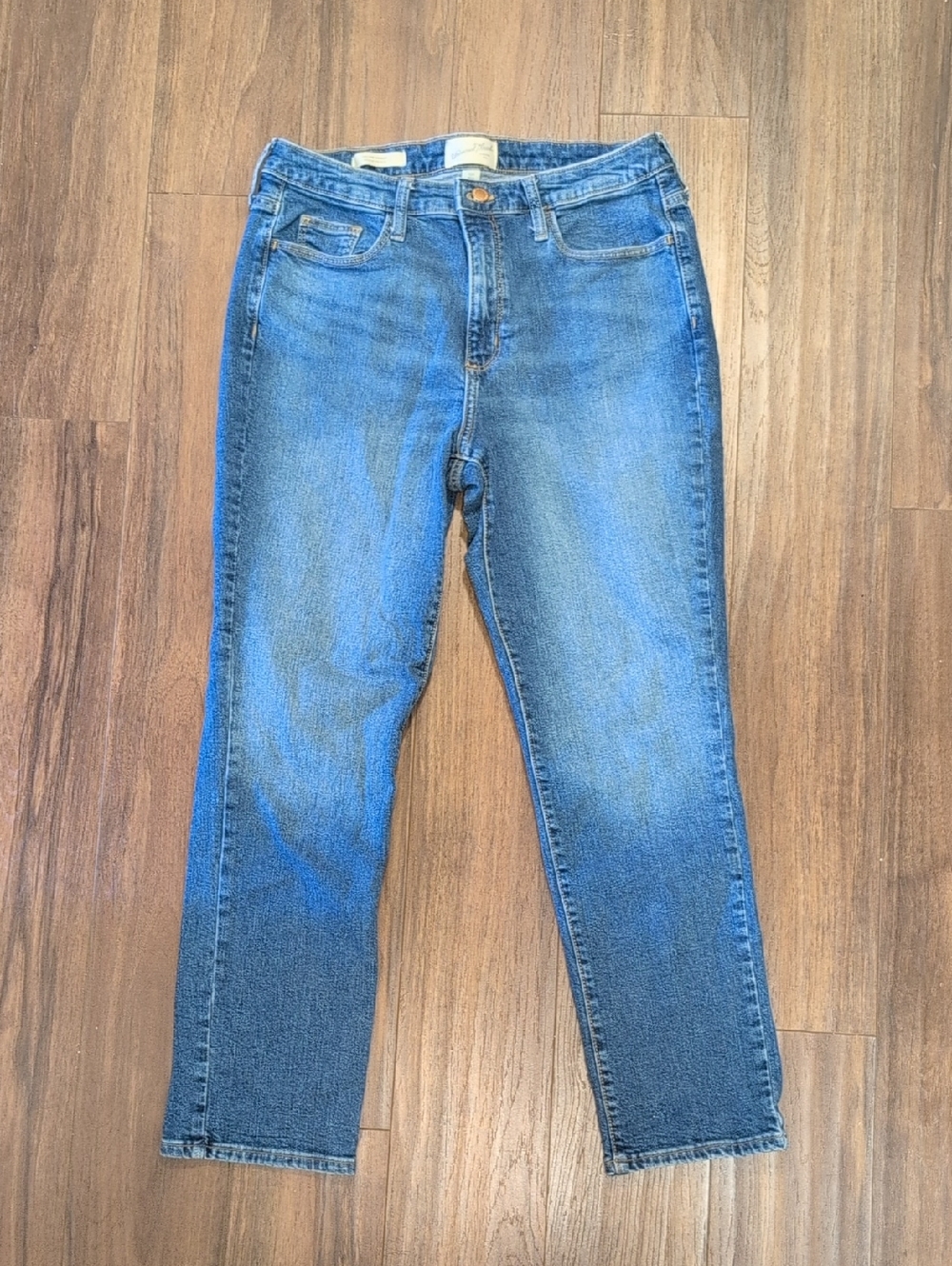 Universal Thread High Rise Straight Leg Women's Jeans in Blue Wash
